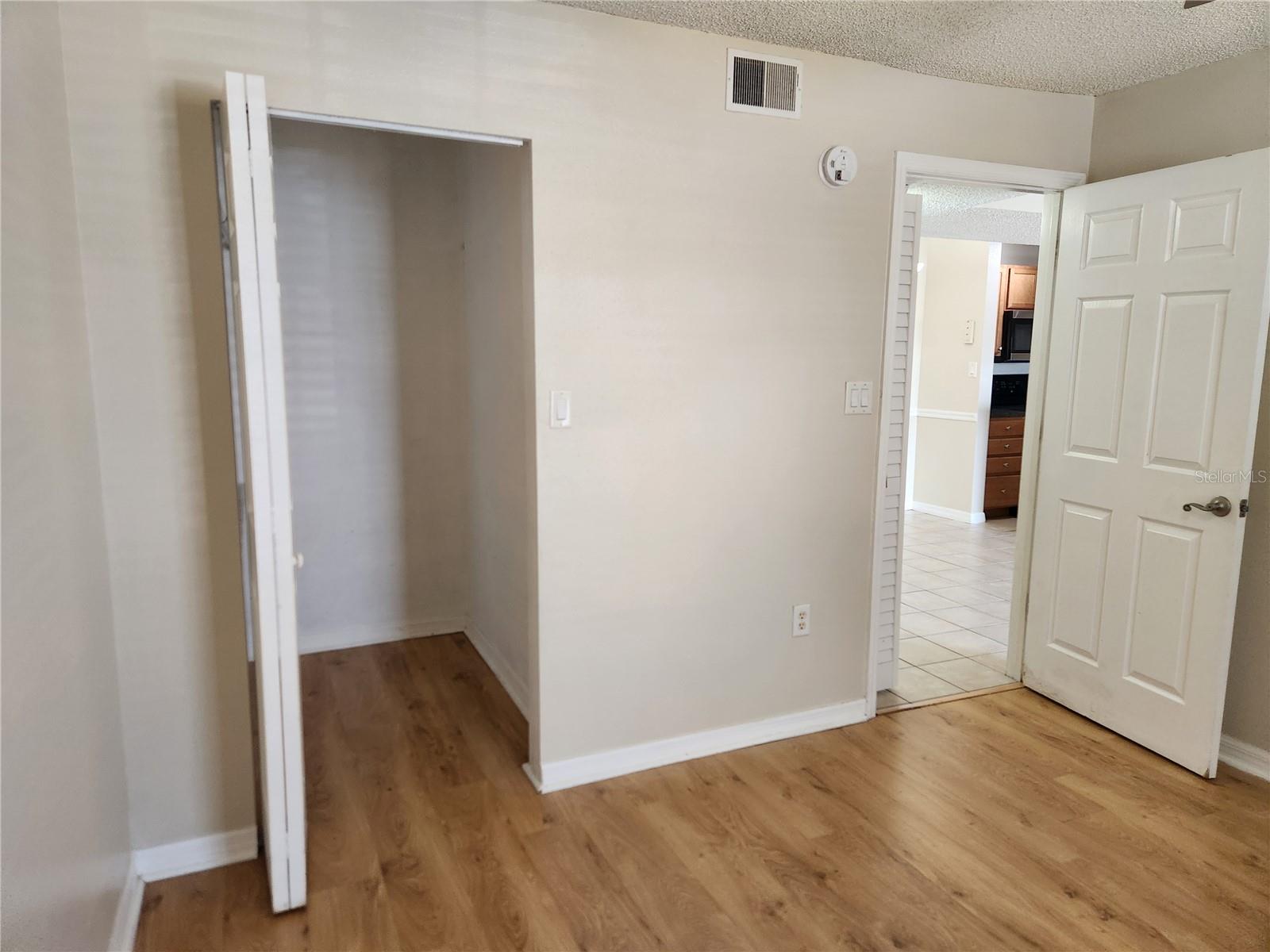 803 Lake Haven Sq #101 Property Photo 16