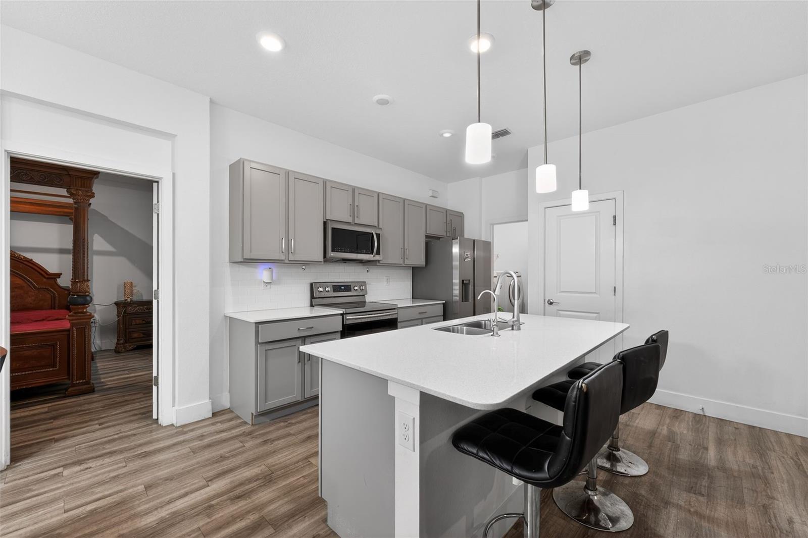 5465 Gaitor Ter Property Photo 5