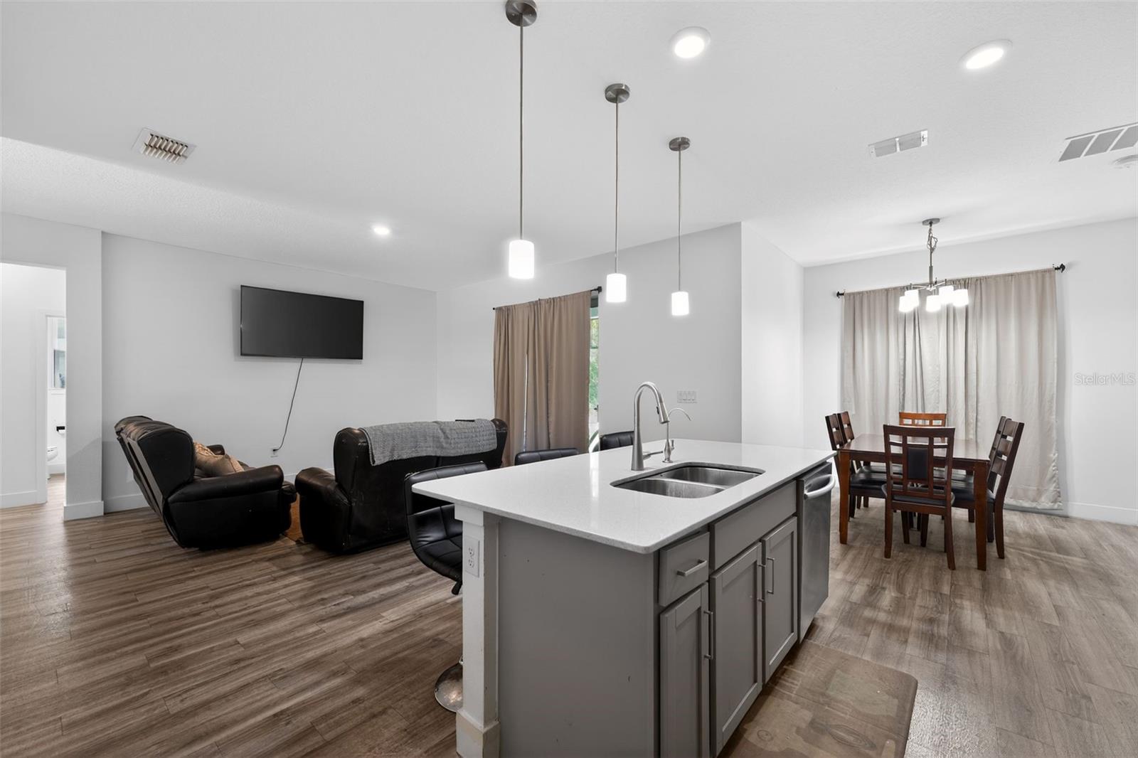 5465 Gaitor Ter Property Photo 6