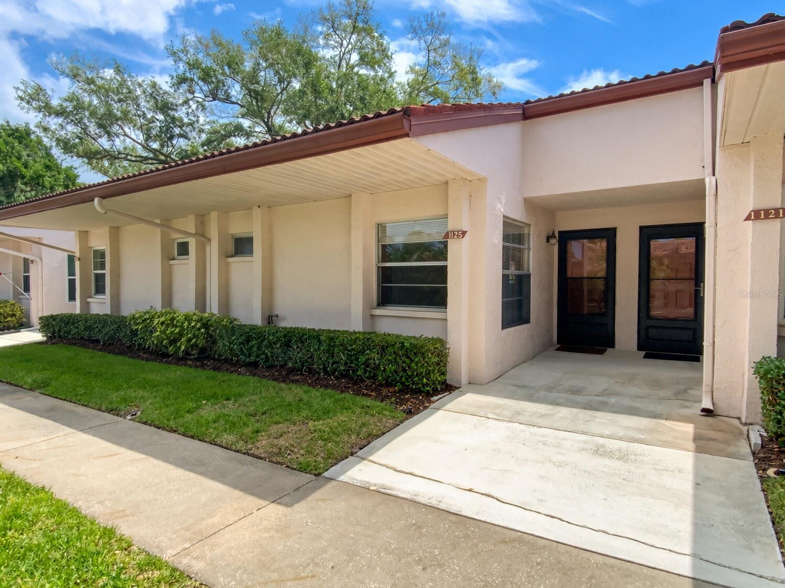 1125 MONTROSE PL