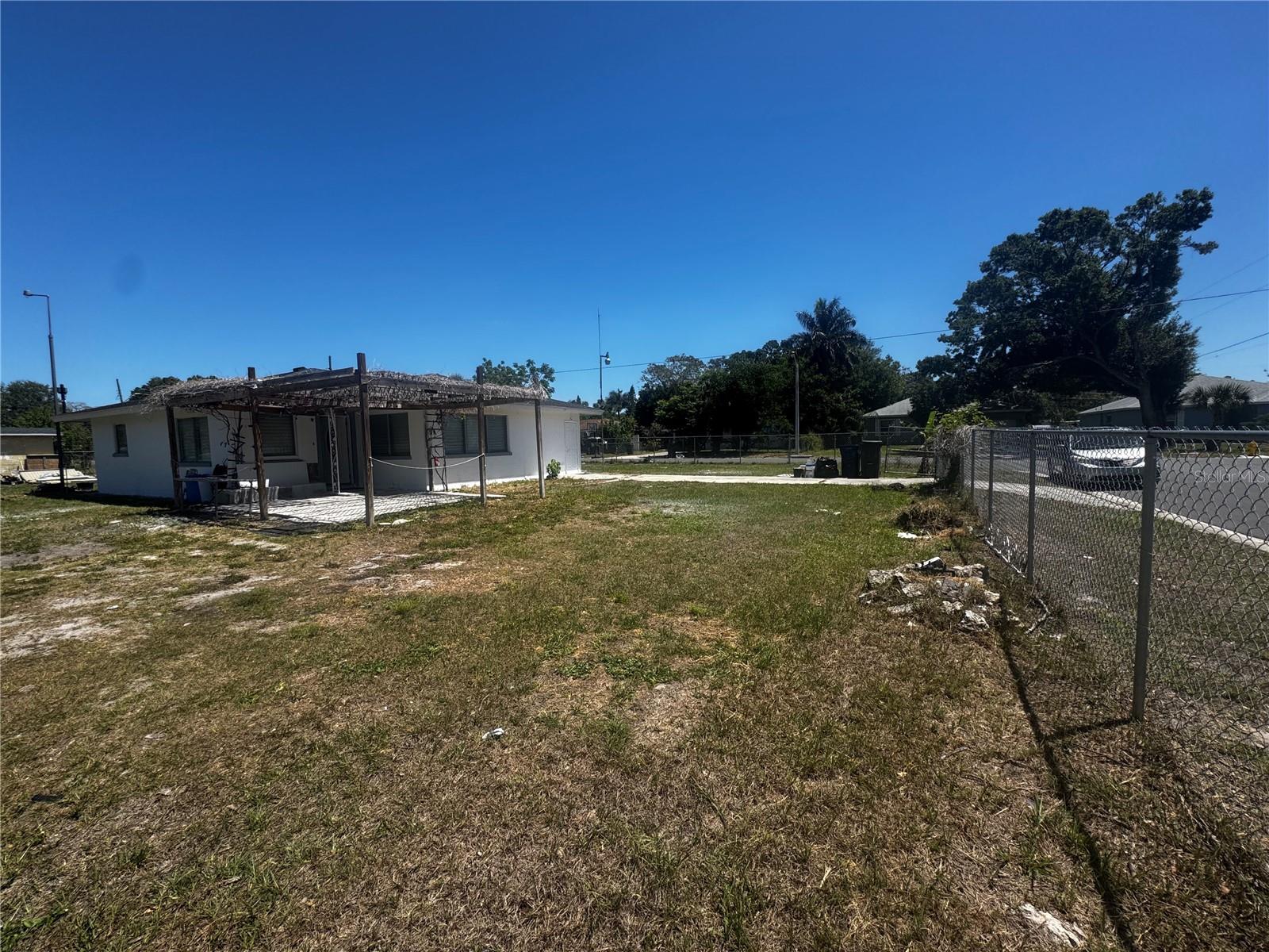121 33rd Ave E Property Photo 5