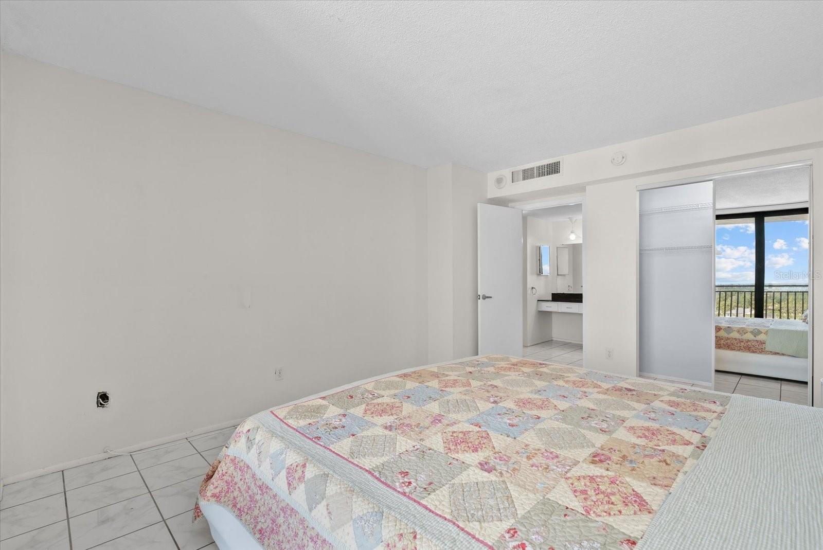 4822 Ocean Blvd #11e Property Photo 4