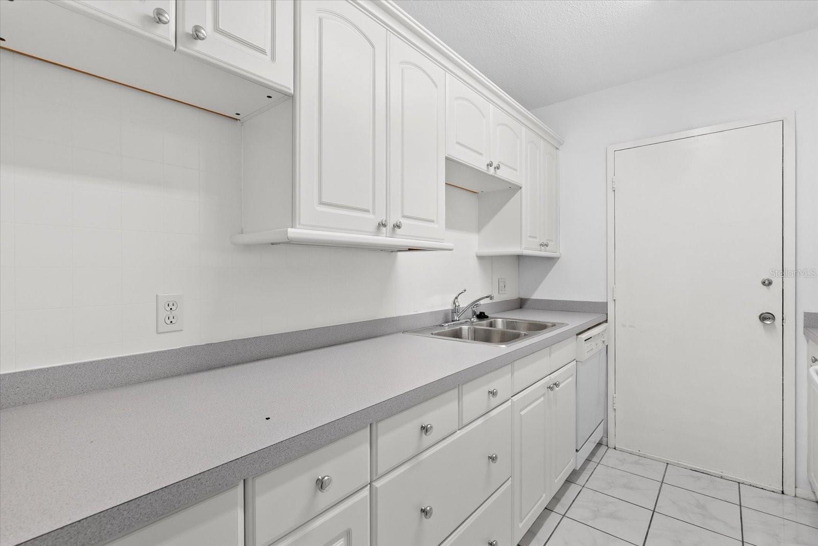 4822 Ocean Blvd #11e Property Photo 12