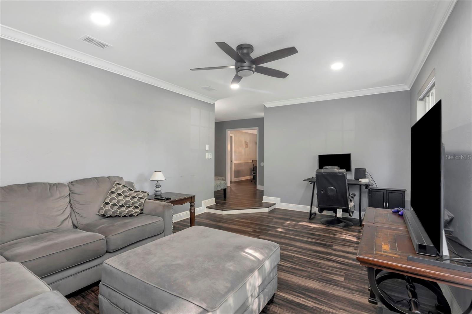 1424 Stewart Blvd Property Photo 8