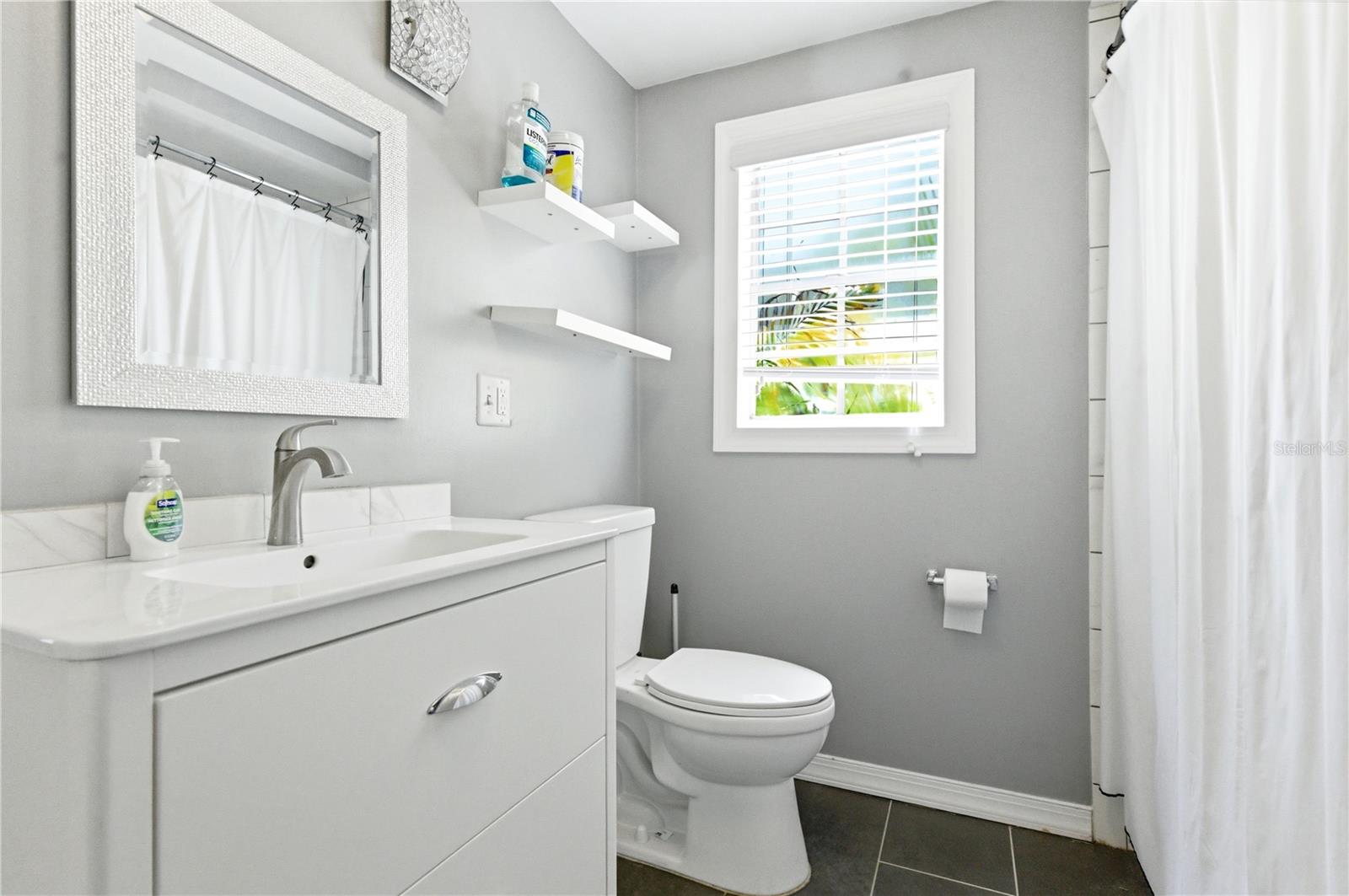 2318 W Cordelia St Property Photo 15