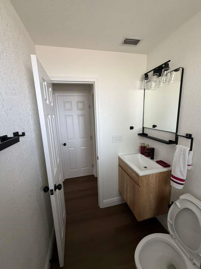 343 Shore Dr E Property Photo 8
