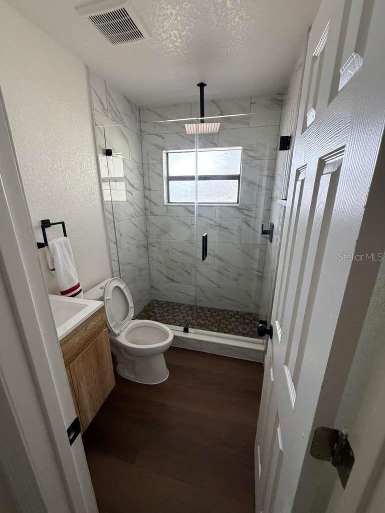 343 Shore Dr E Property Photo 10