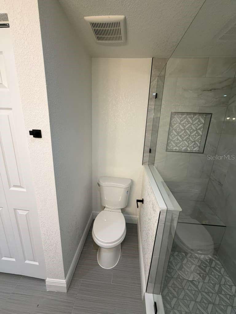 343 Shore Dr E Property Photo 16