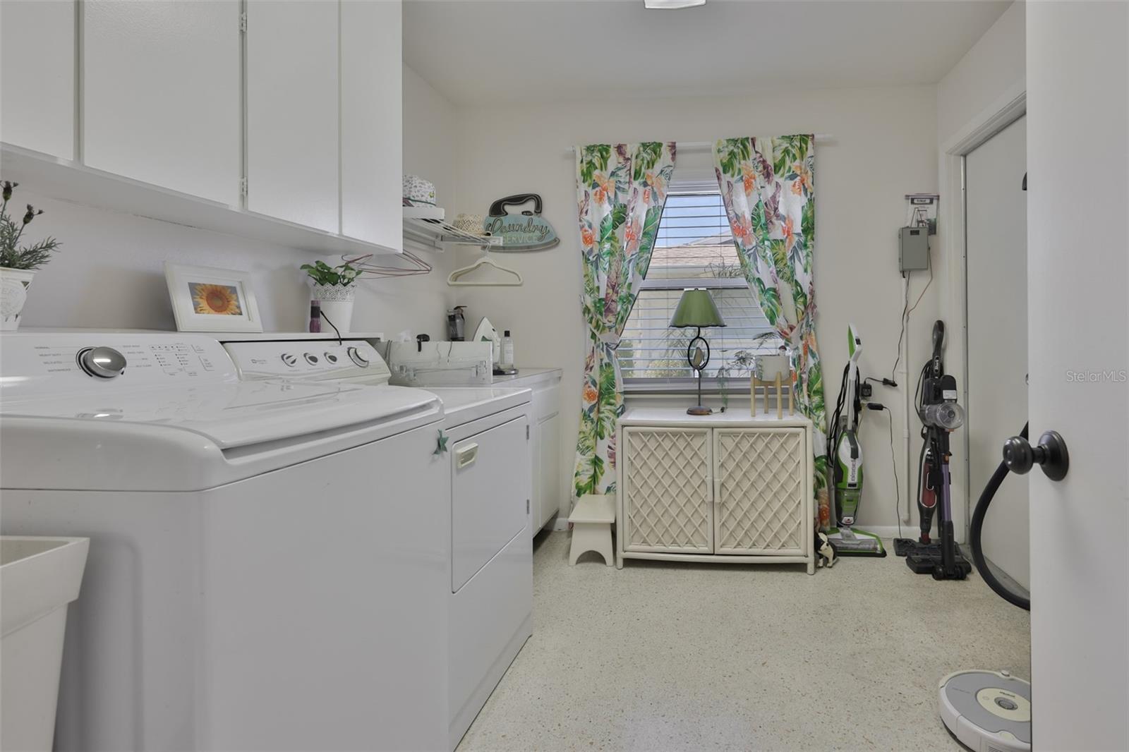 1704 Danbury Dr Property Photo 22