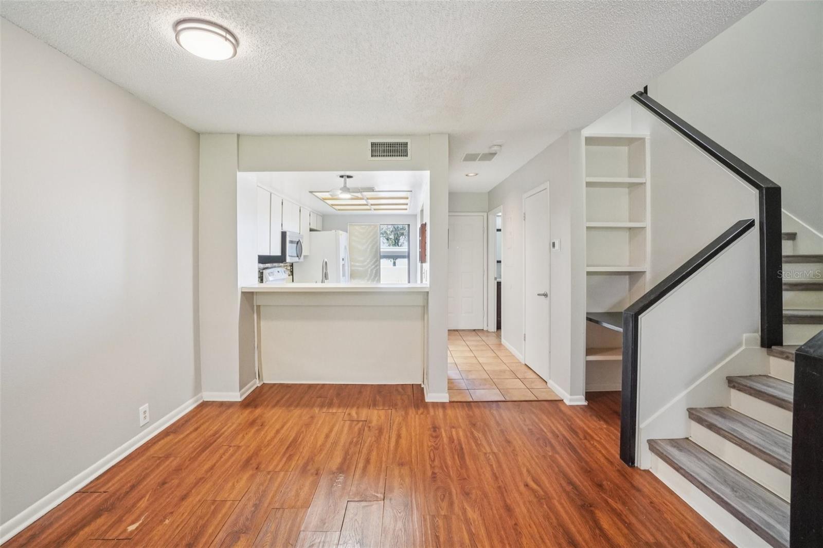 745 Oak Park Pl Property Photo 8
