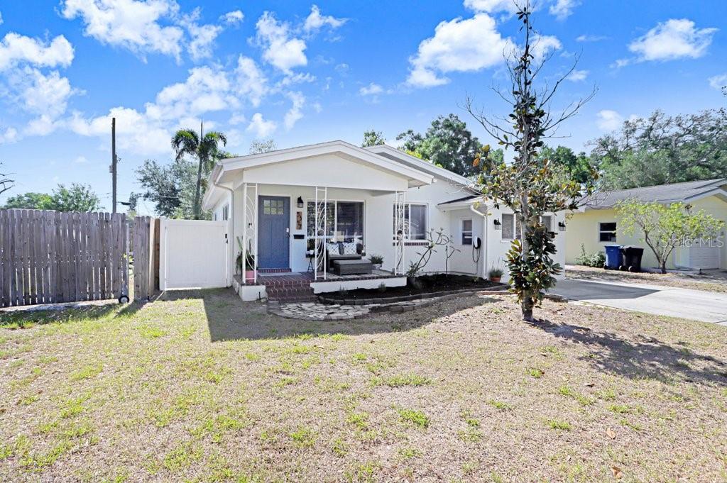 5347 10th St N Property Photo 1