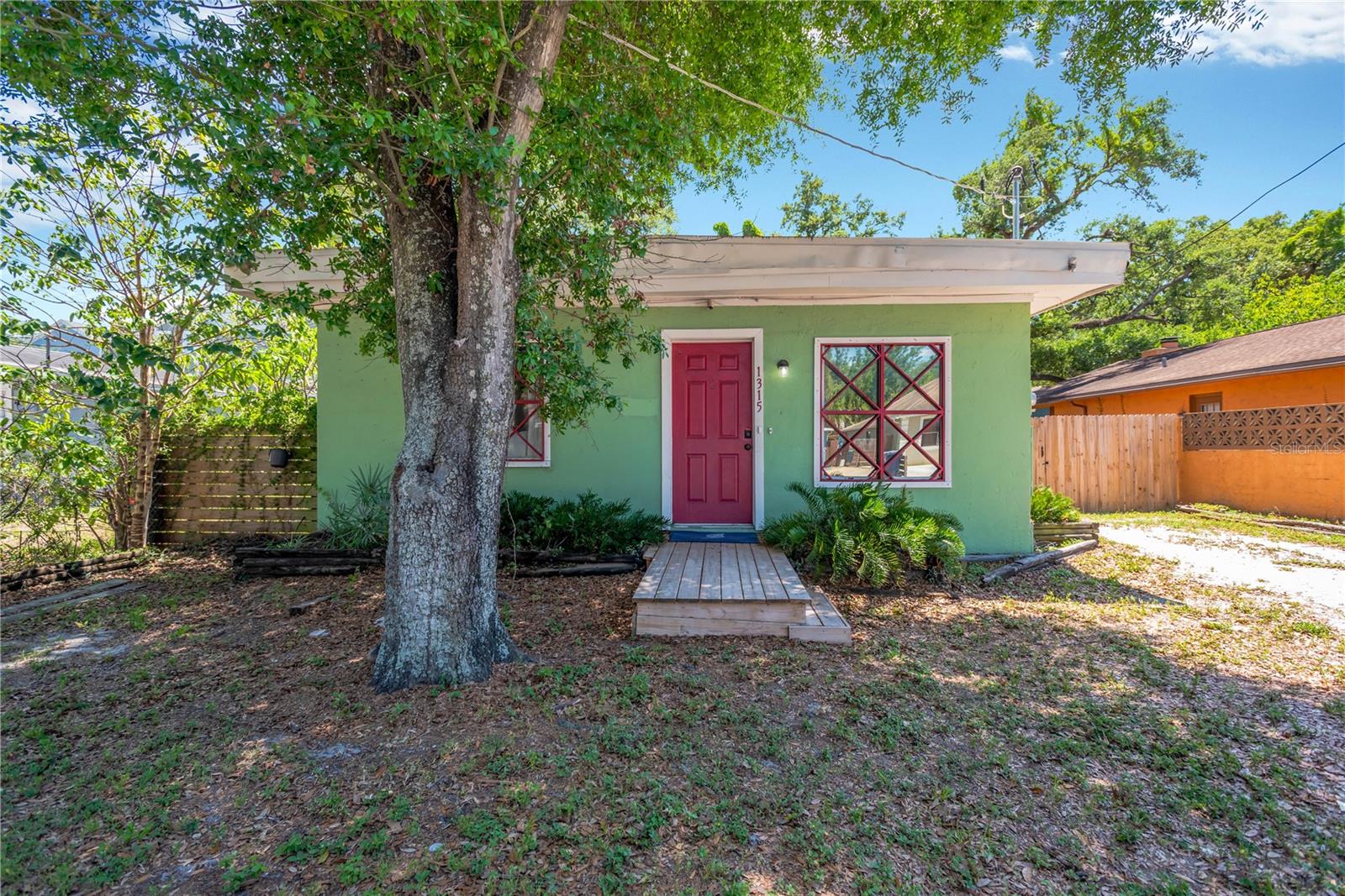 1315 E OSBORNE AVE