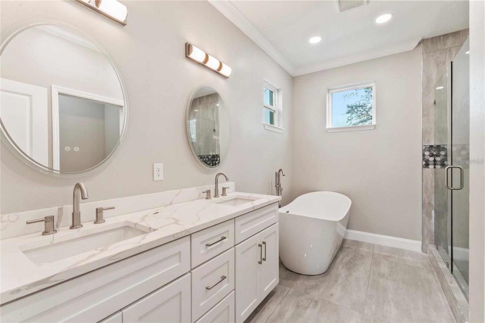 809 W Linebaugh Ave #1b Property Photo 3