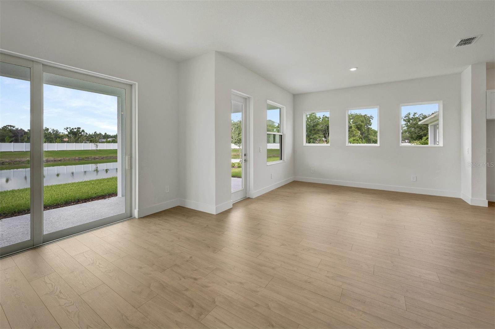7249 Meadowshade Ct Property Photo 9
