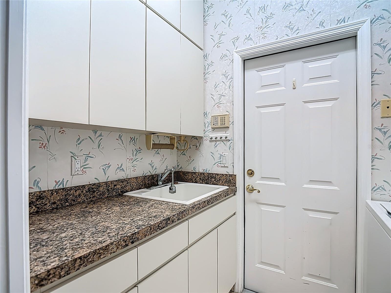 9289 Penelope Dr Property Photo 21