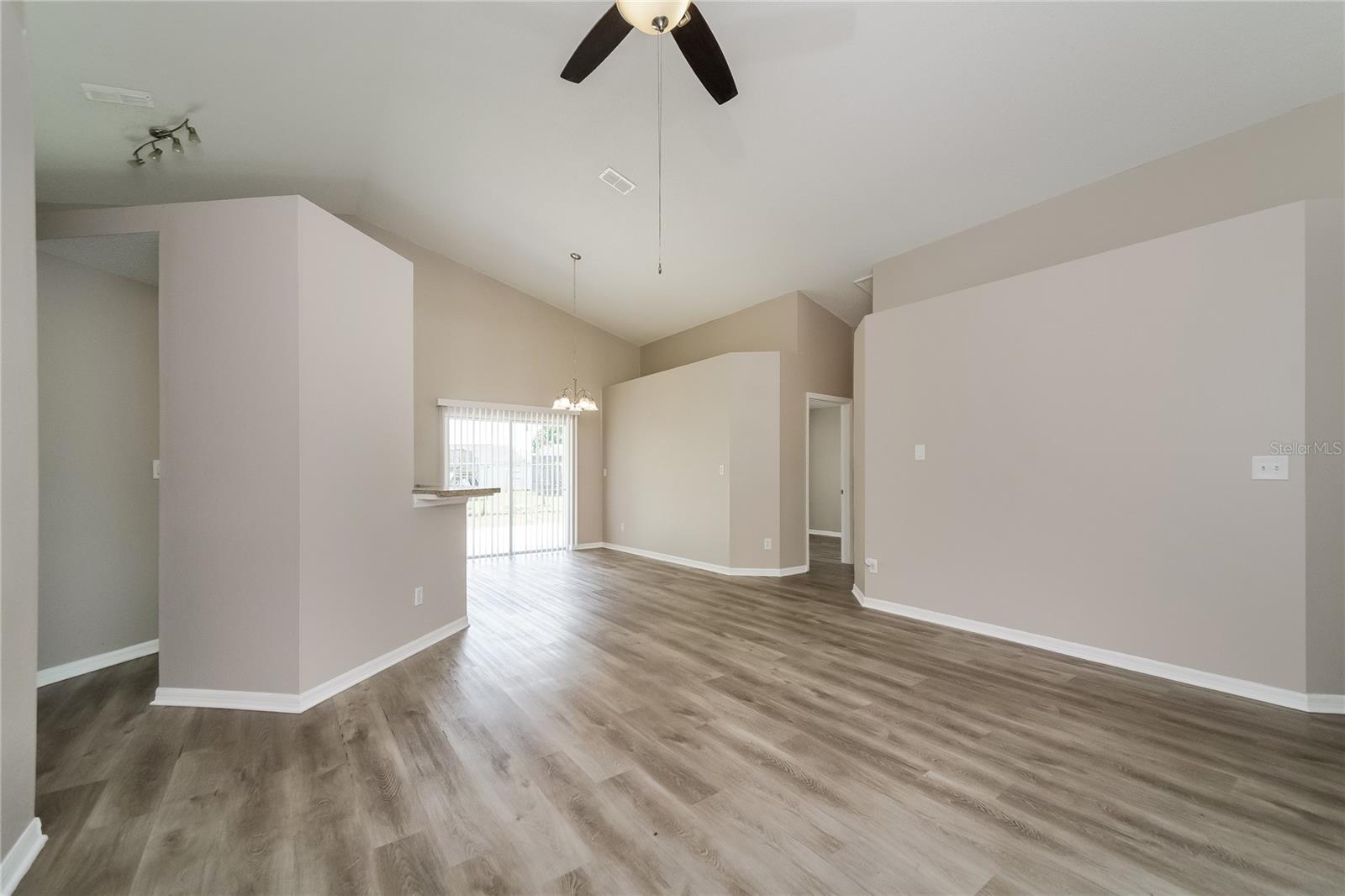 1003 Dorking Way Property Photo 5