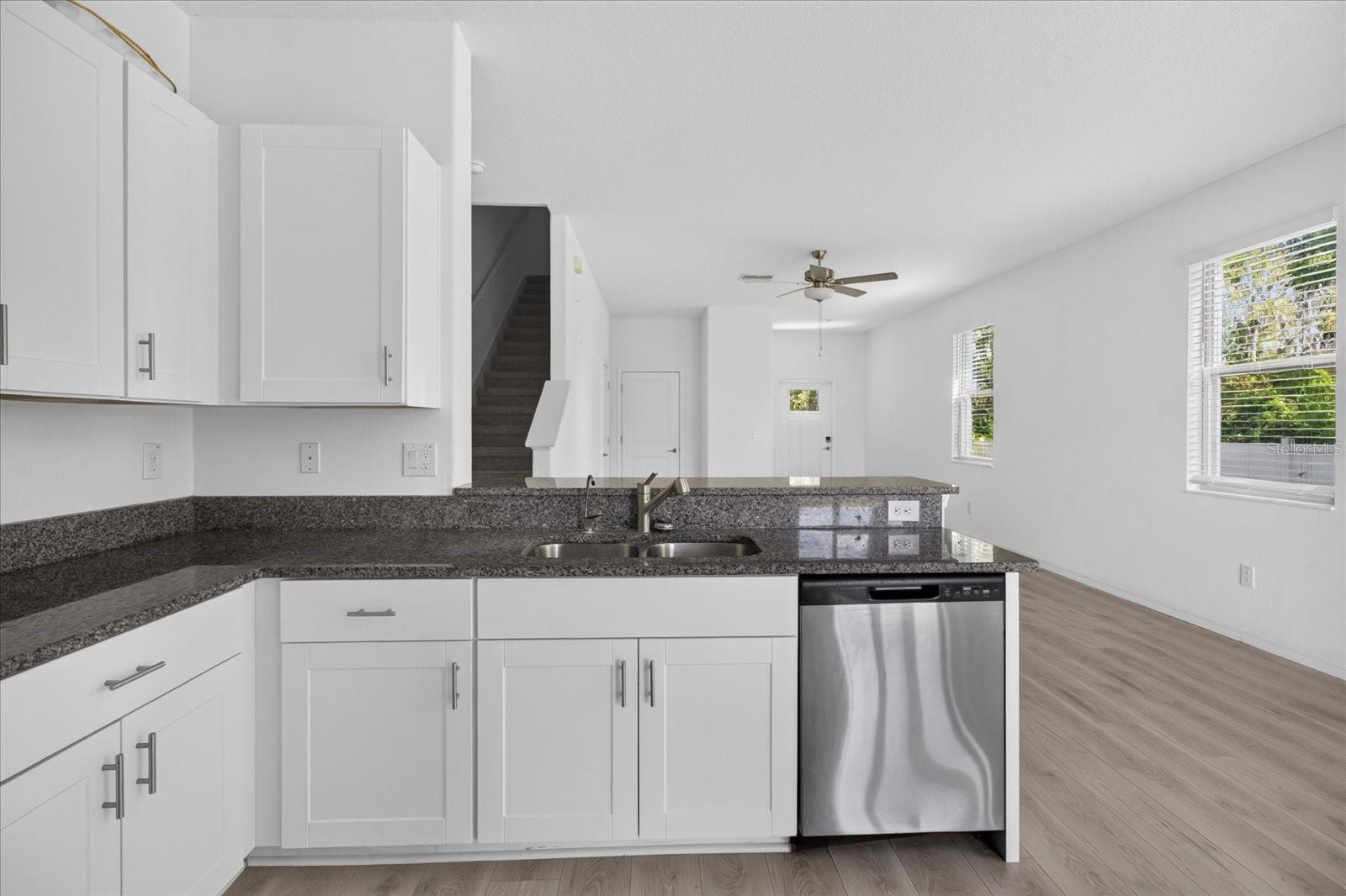5226 Forum Blvd Property Photo 33