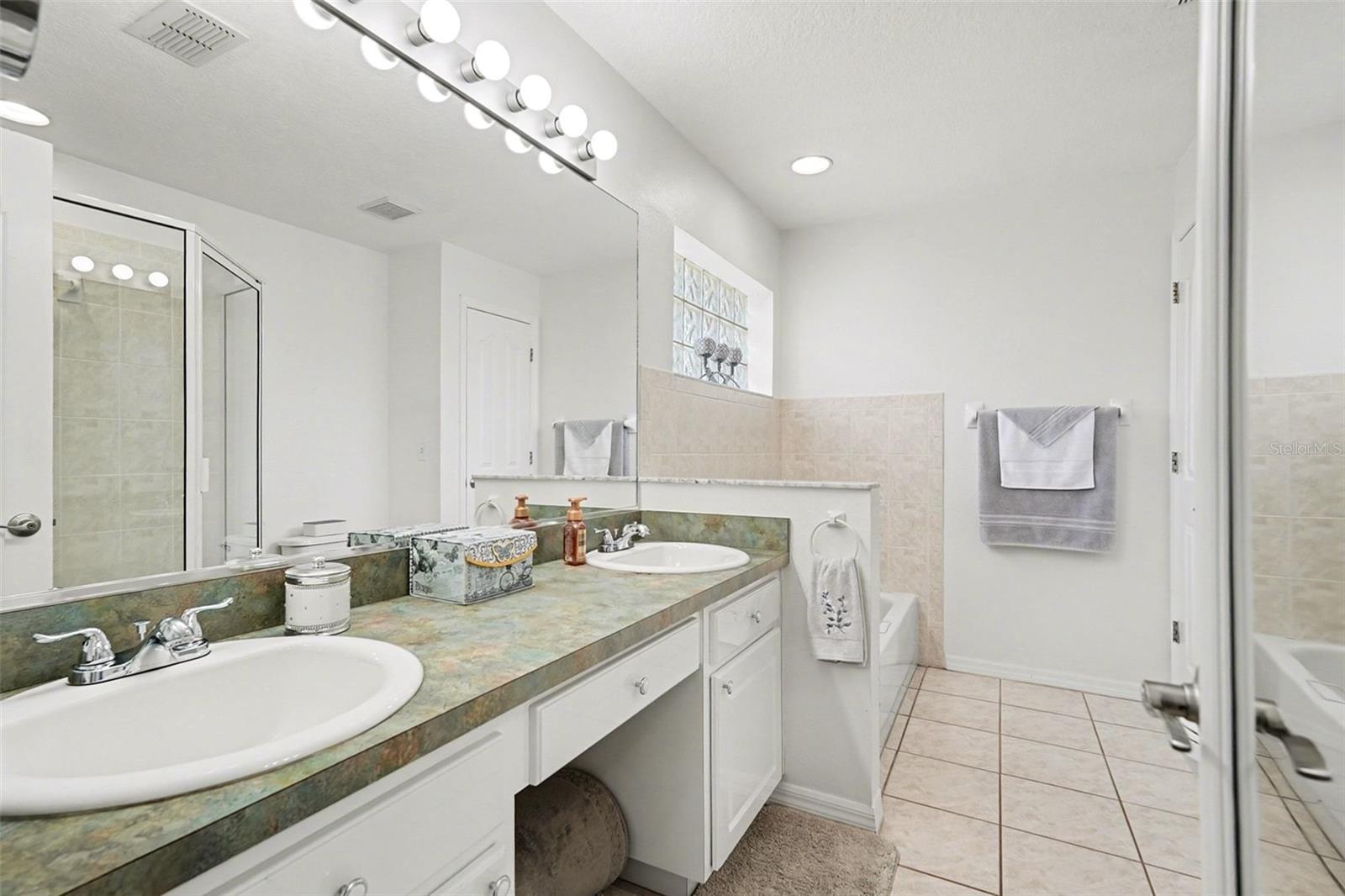 2333 Towering Oaks Cir Property Photo 19