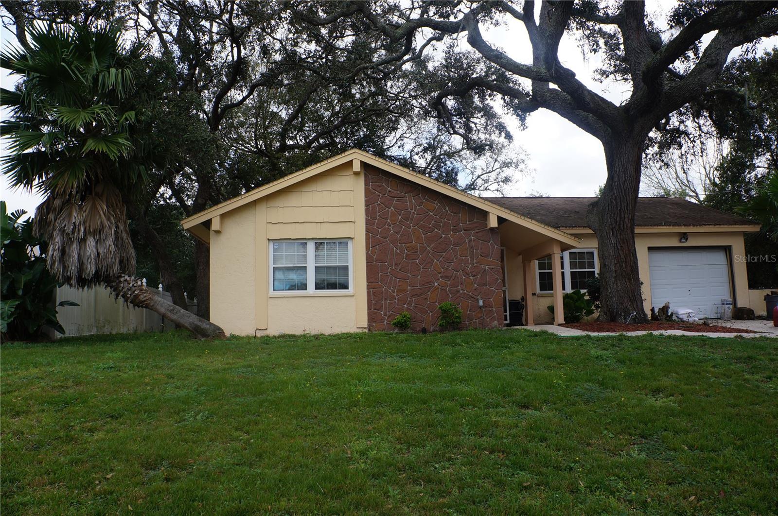 1156 Macfarlane Ave Property Photo 1