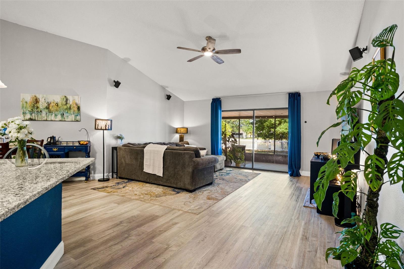 12908 Longcrest Dr Property Photo 4