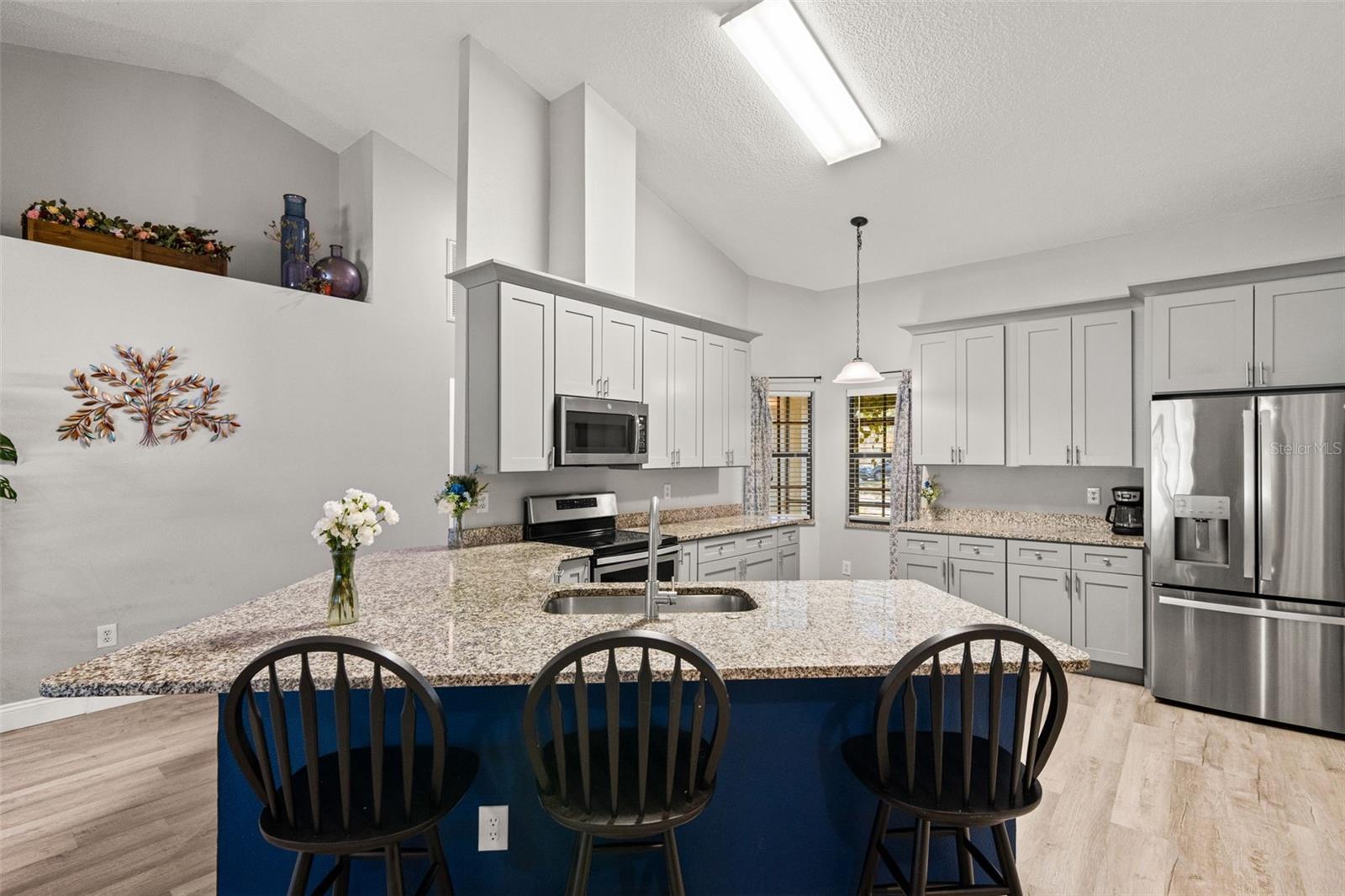 12908 Longcrest Dr Property Photo 9