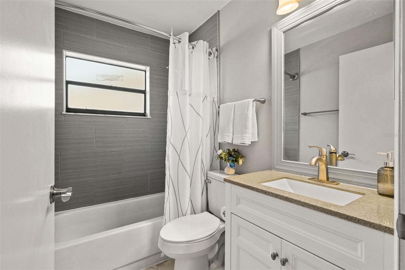 12908 Longcrest Dr Property Photo 18