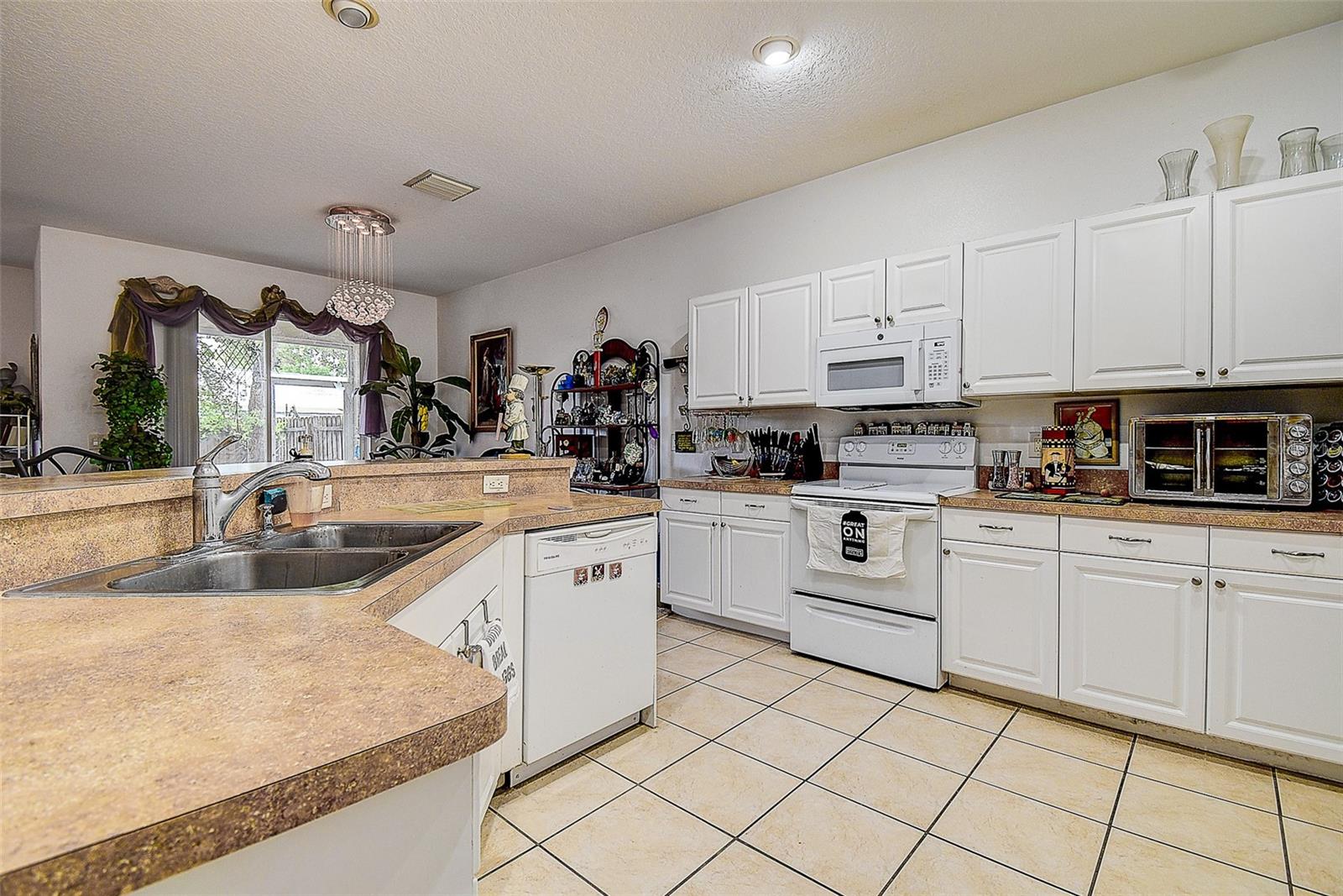 14985 Alan Ct Property Photo 7