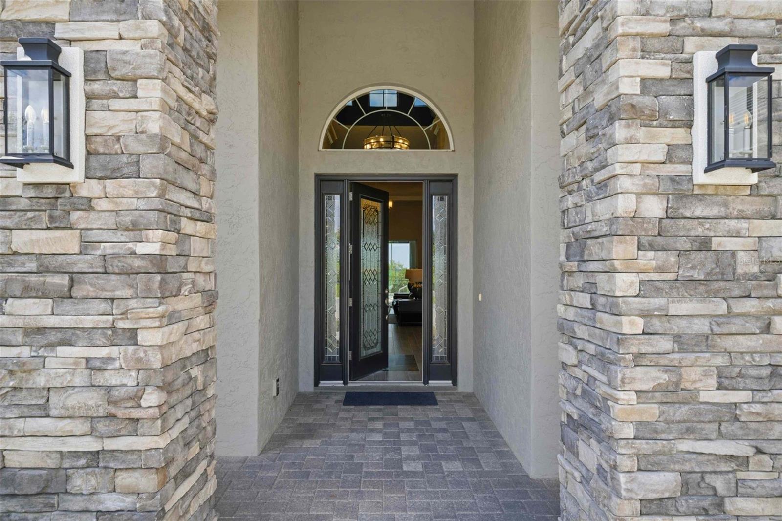 2210 N Peakview Loop Property Photo 5