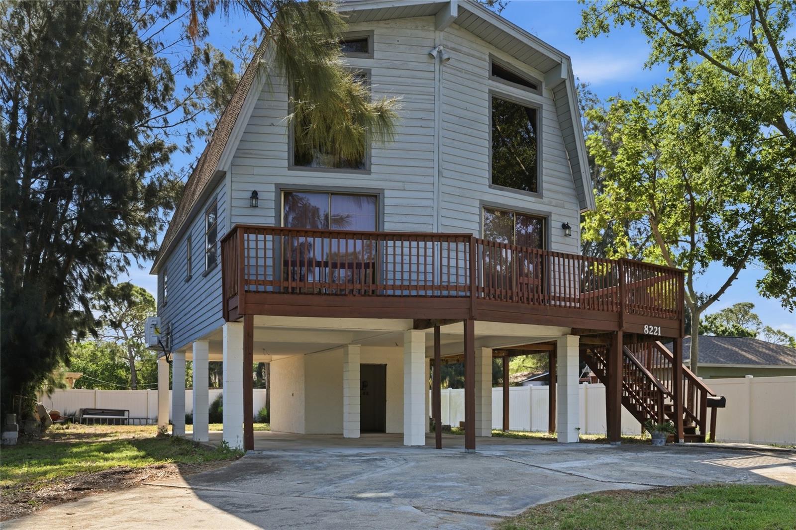 8221 Riverside Dr Ne Property Photo 2