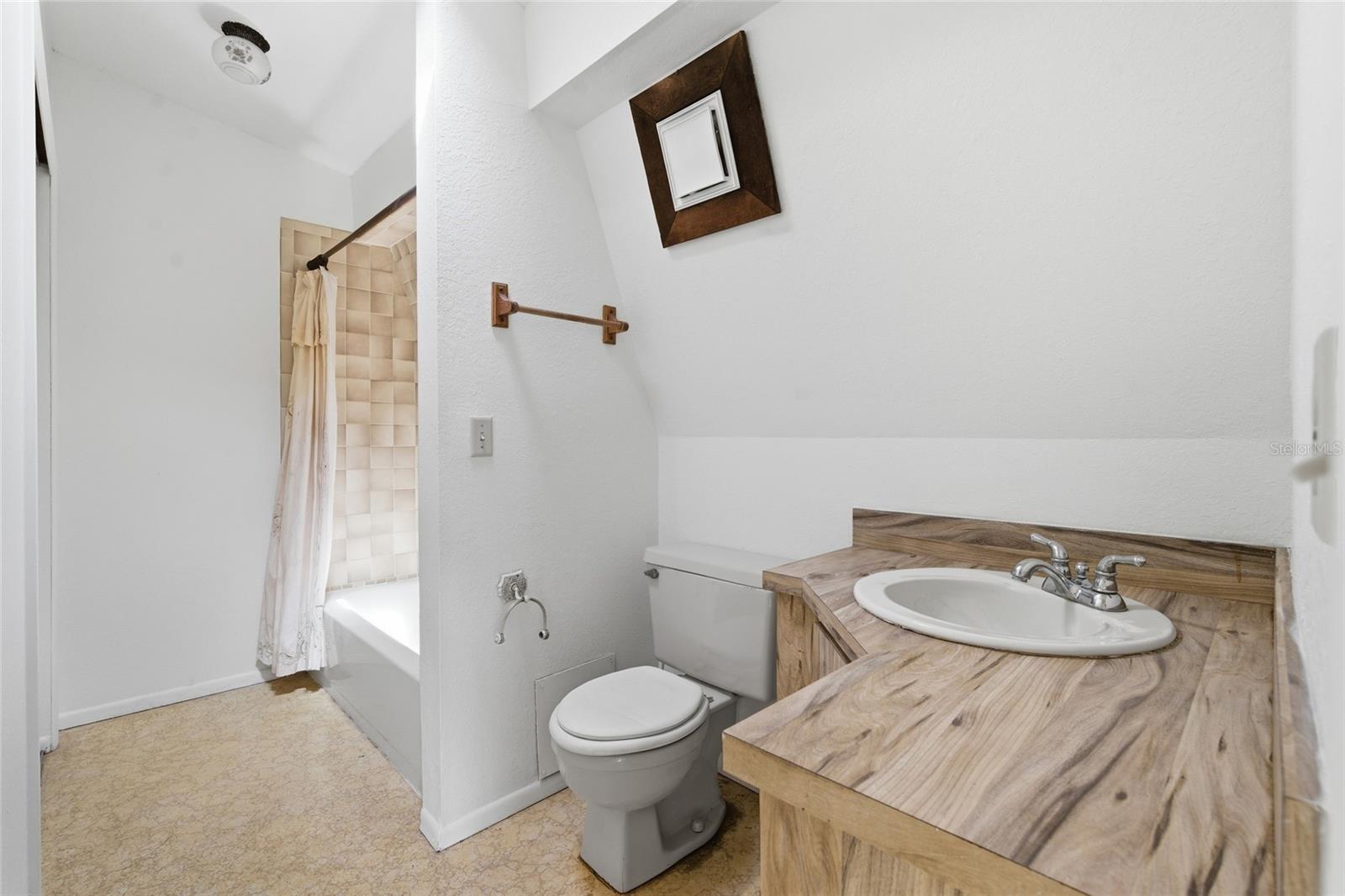8221 Riverside Dr Ne Property Photo 28