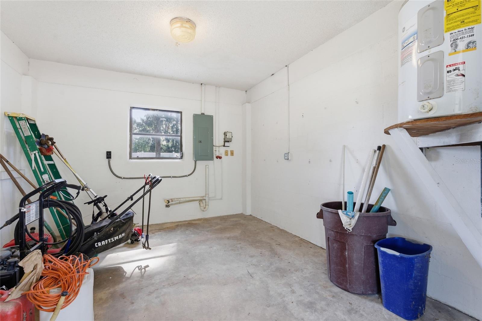 8221 Riverside Dr Ne Property Photo 41