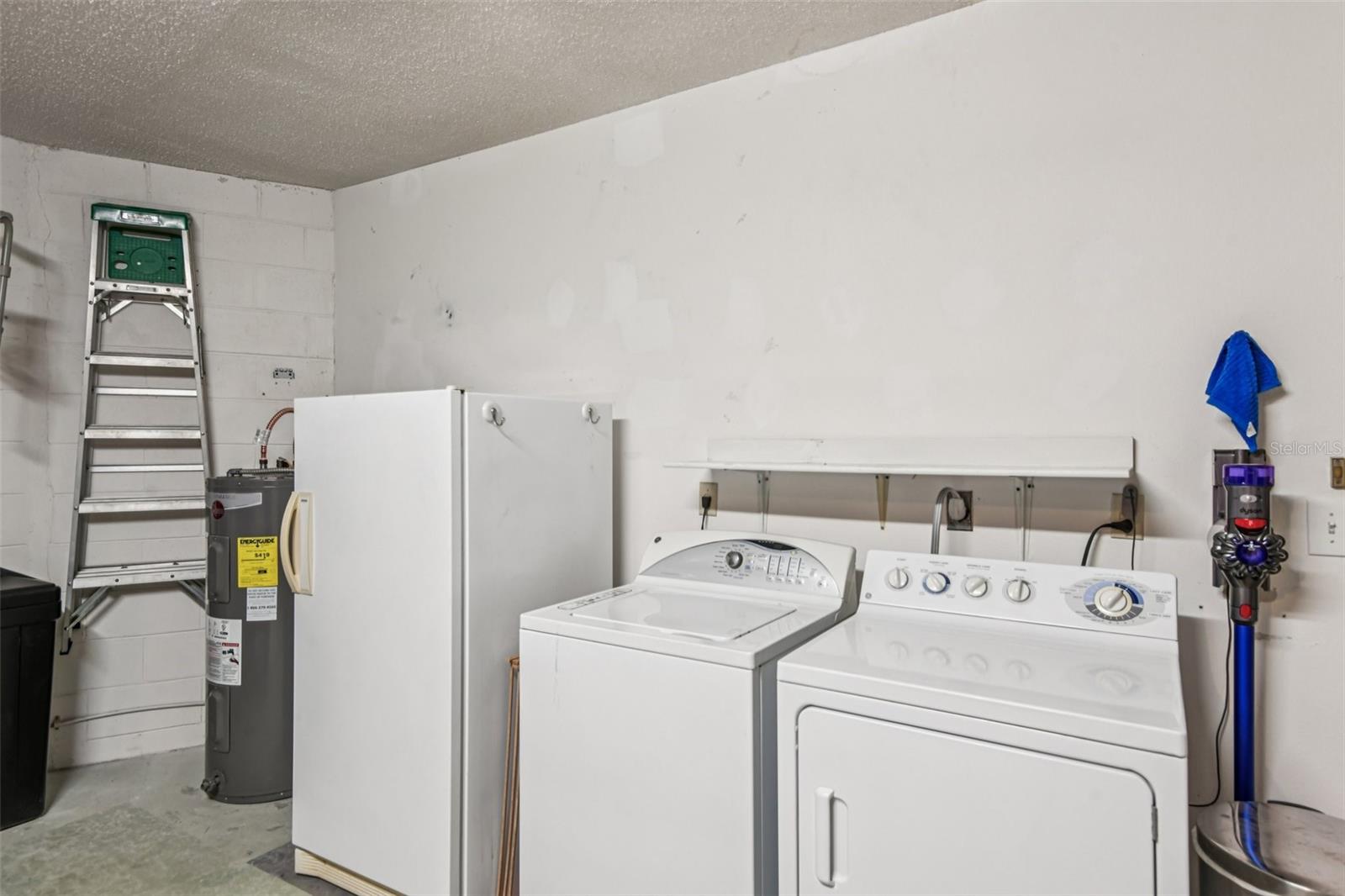 214 Linger Ln Property Photo 33
