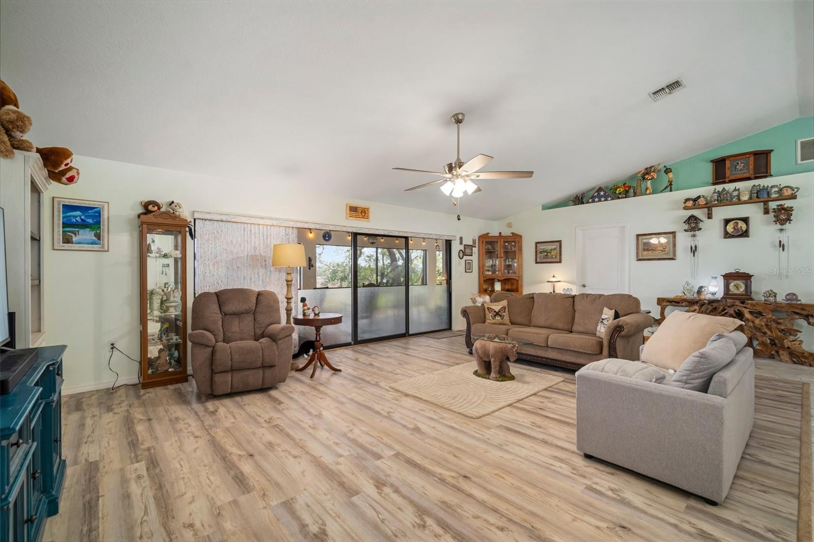 1472 Ivydale Rd Property Photo 4