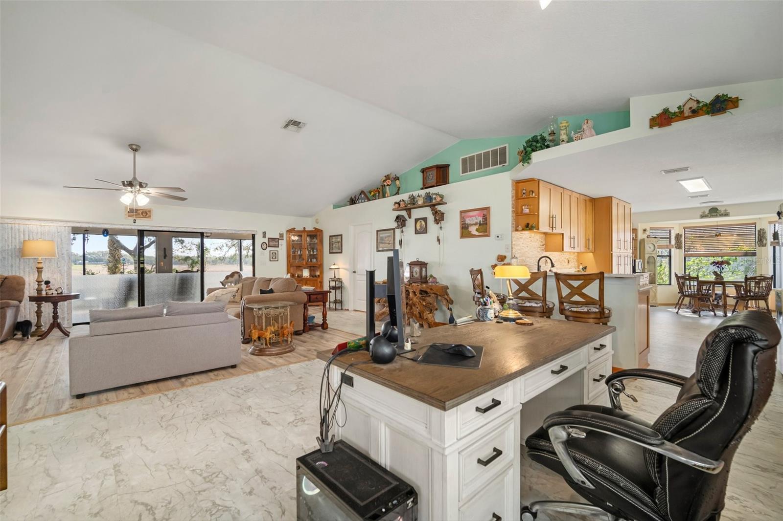 1472 Ivydale Rd Property Photo 7
