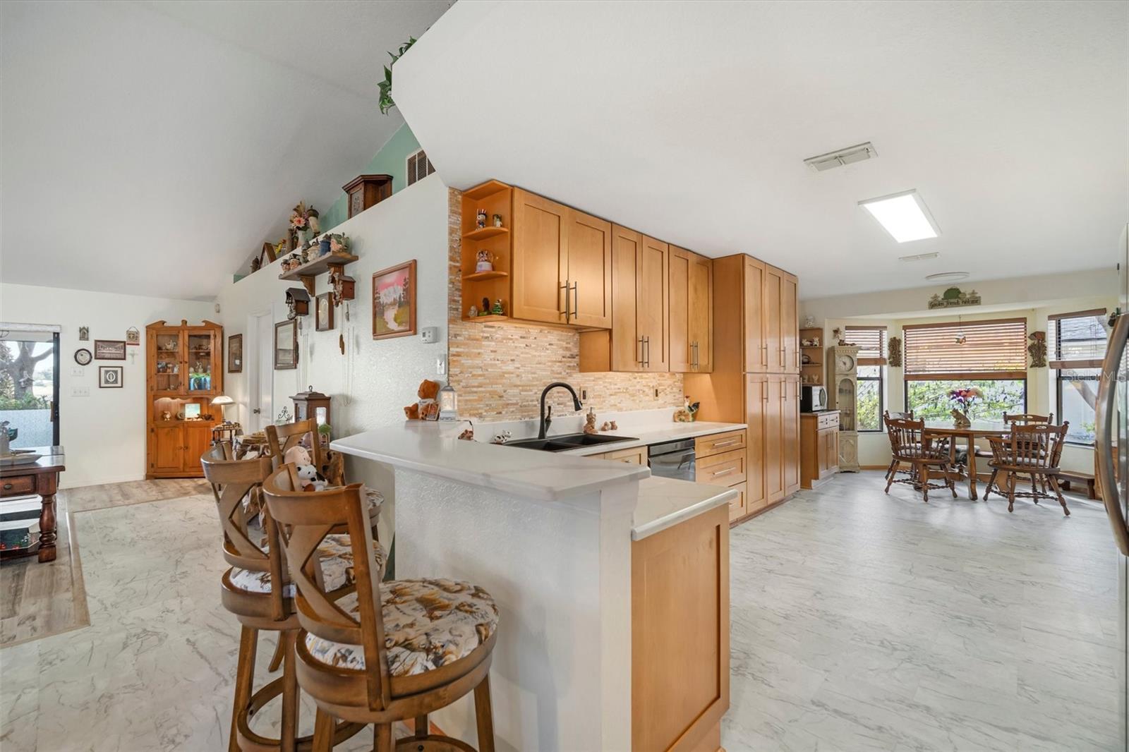 1472 Ivydale Rd Property Photo 9
