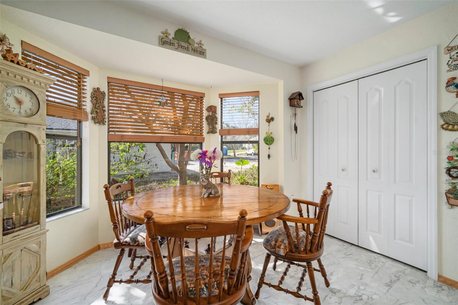 1472 Ivydale Rd Property Photo 13