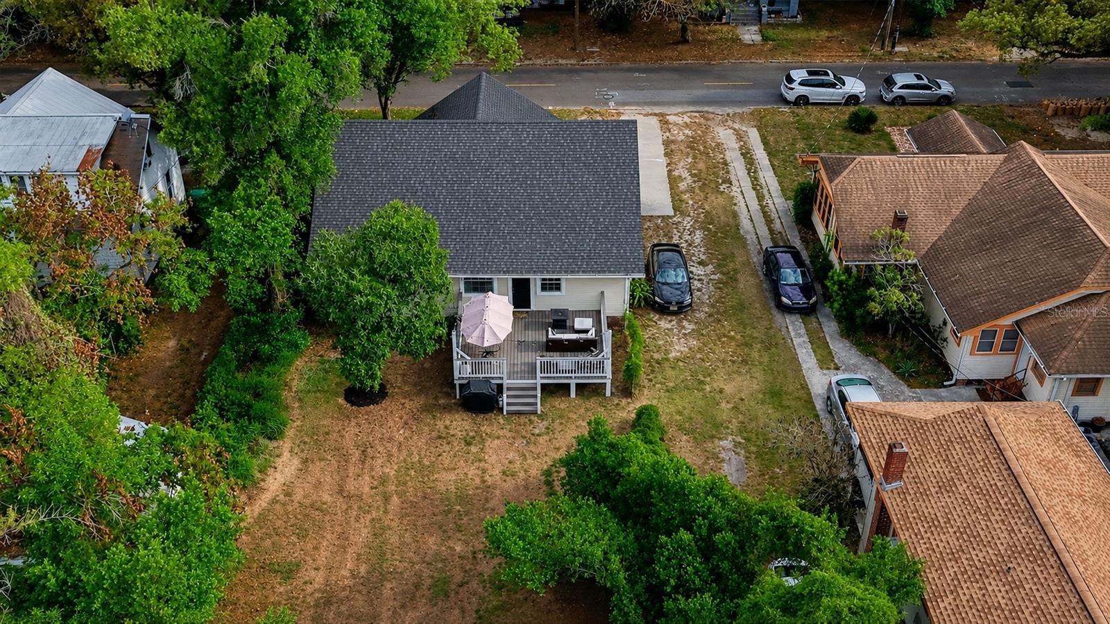 805 E Chelsea St Property Photo 7