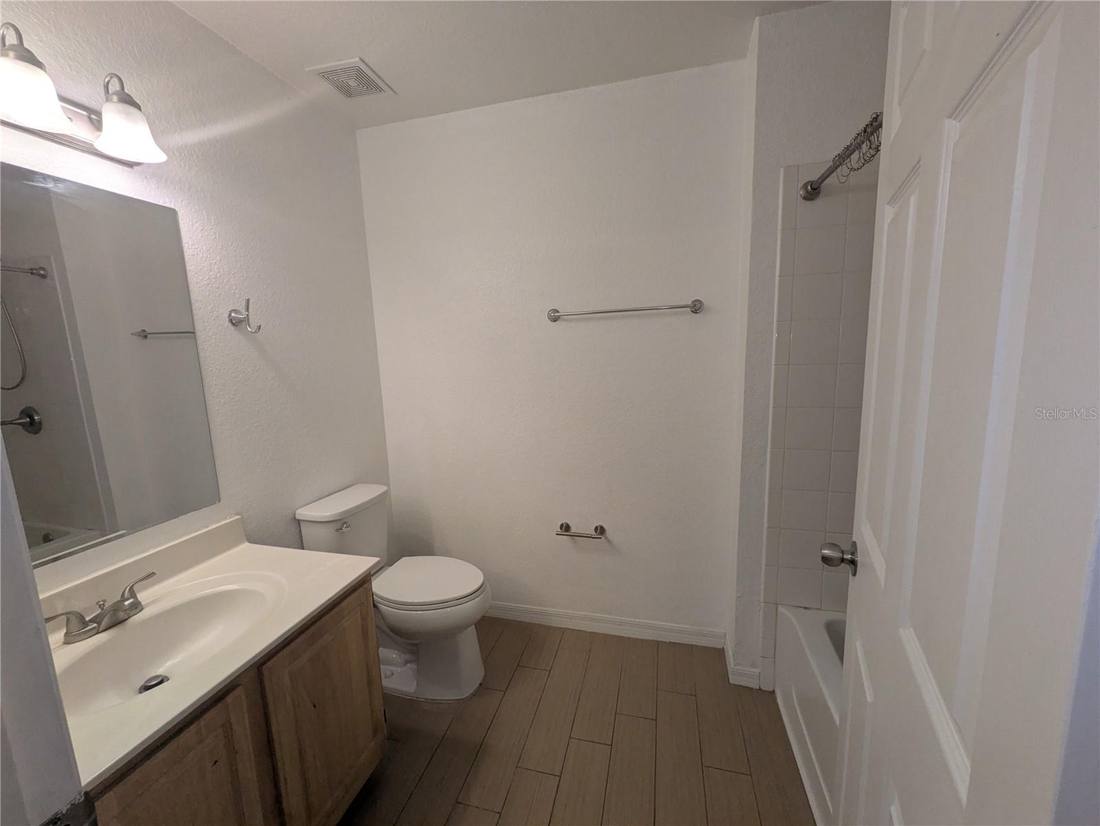 4015 Venetian Bay Dr ## 103 Property Photo 16