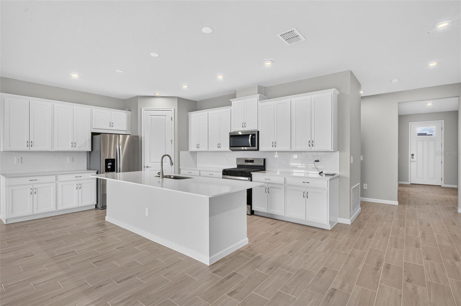 34766 Flower Patch Dr Property Photo 6