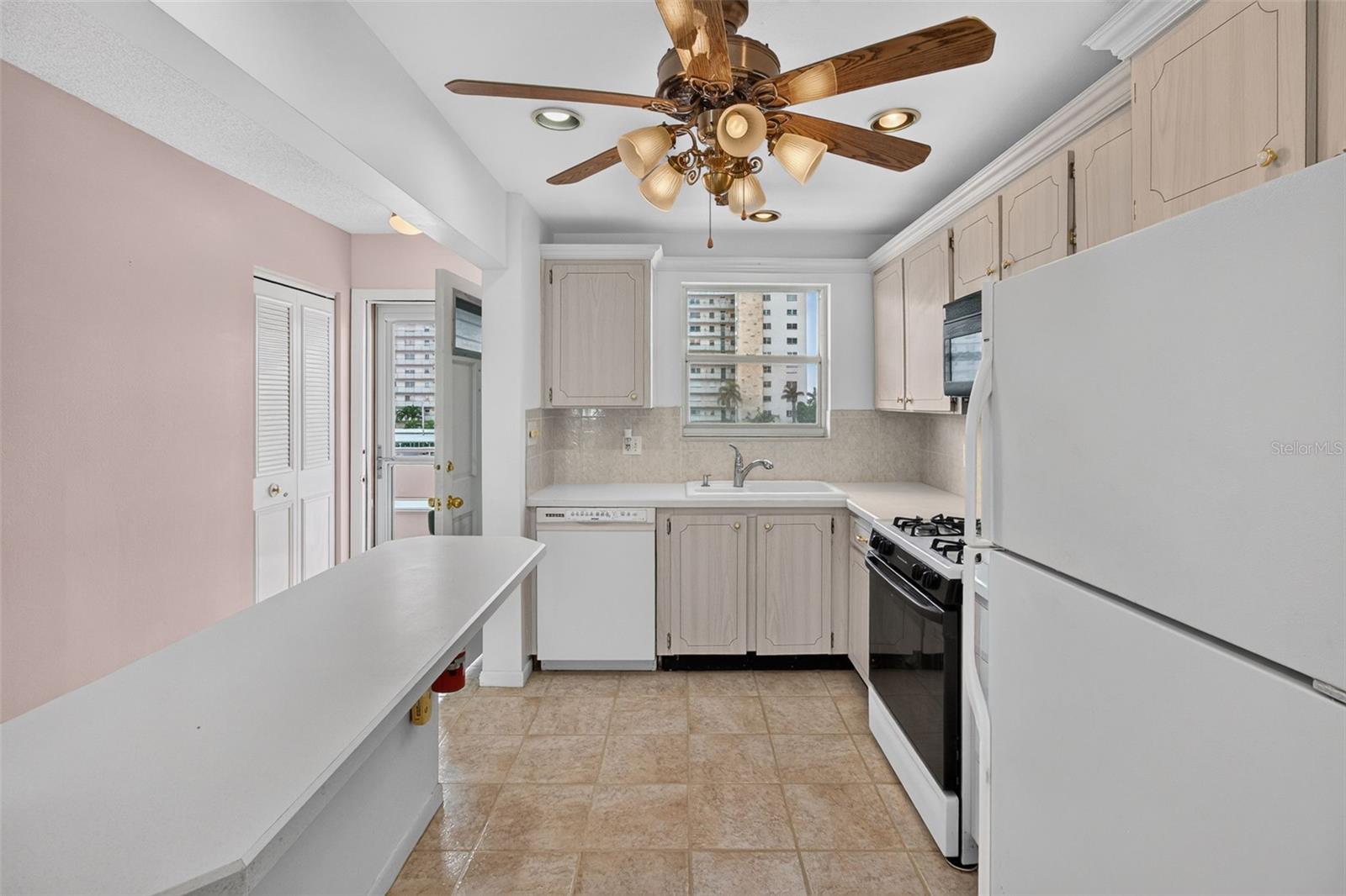 6025 Shore Blvd S #303 Property Photo 7