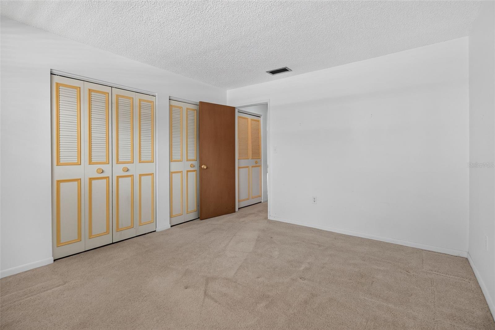 6025 Shore Blvd S #303 Property Photo 22