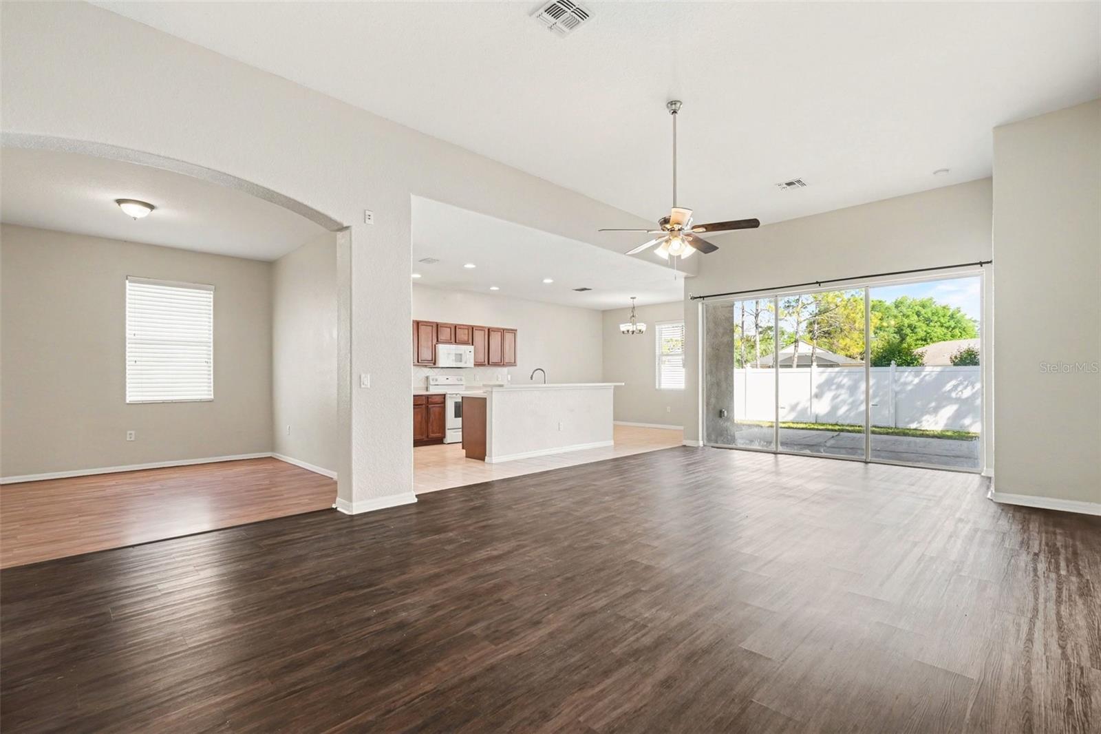 10902 Tree Cactus Loop Property Photo 8