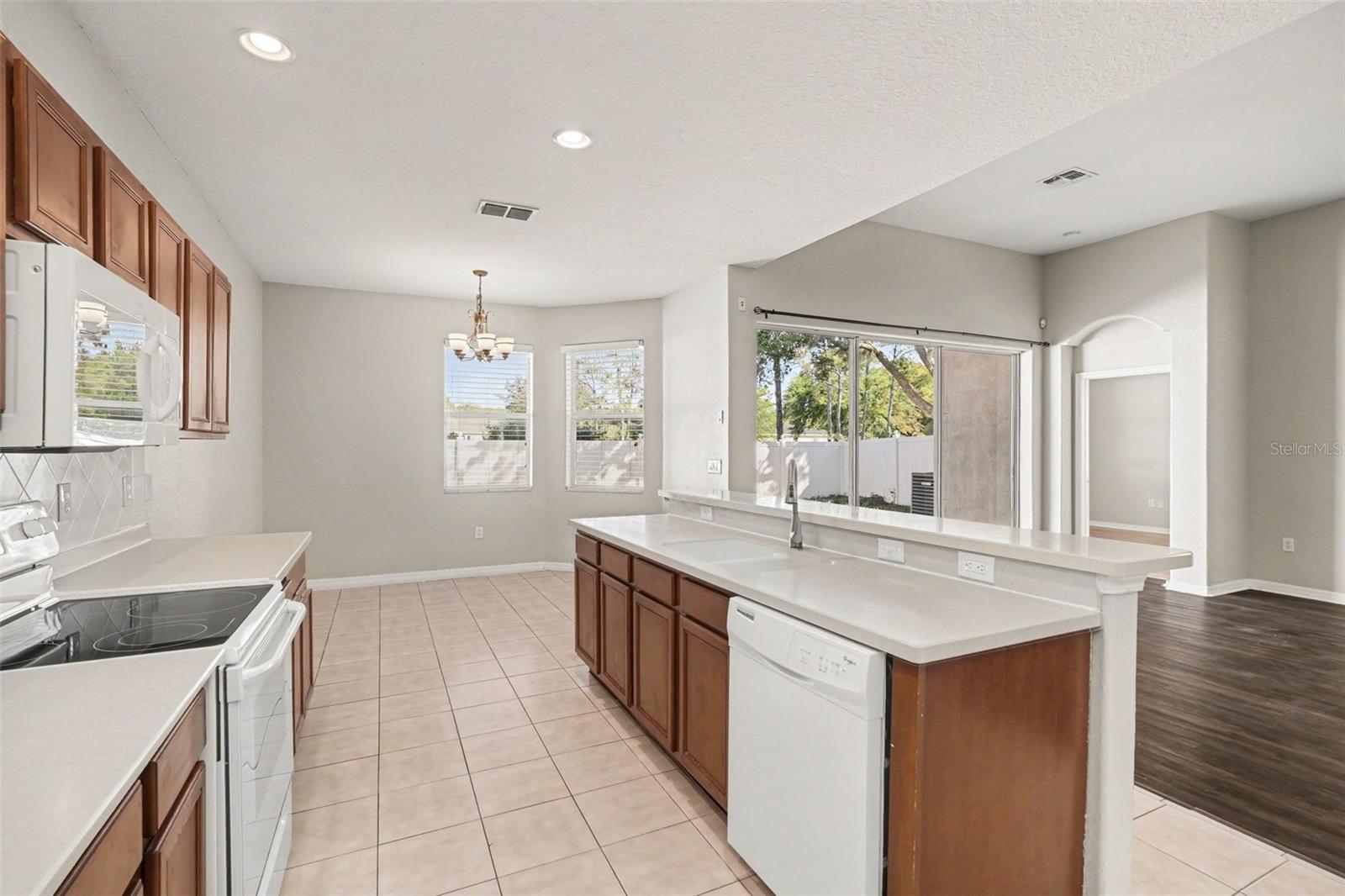 10902 Tree Cactus Loop Property Photo 10