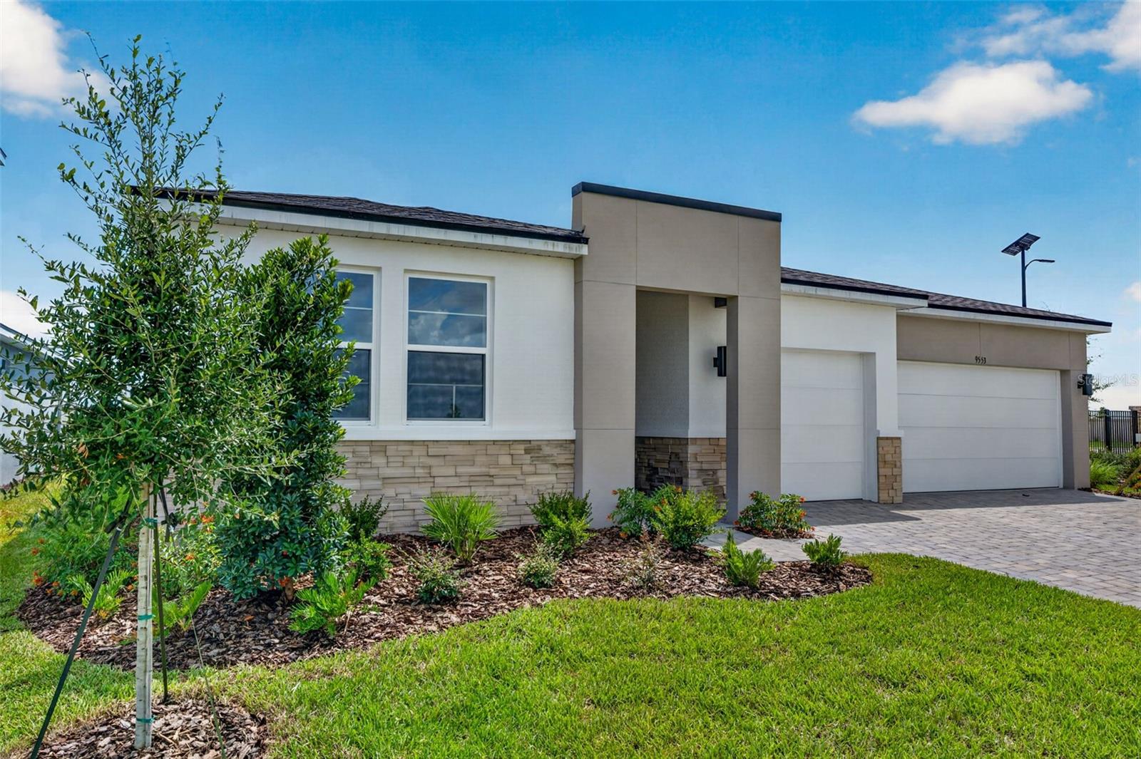 9553 Natural Oak Pt Property Photo 2