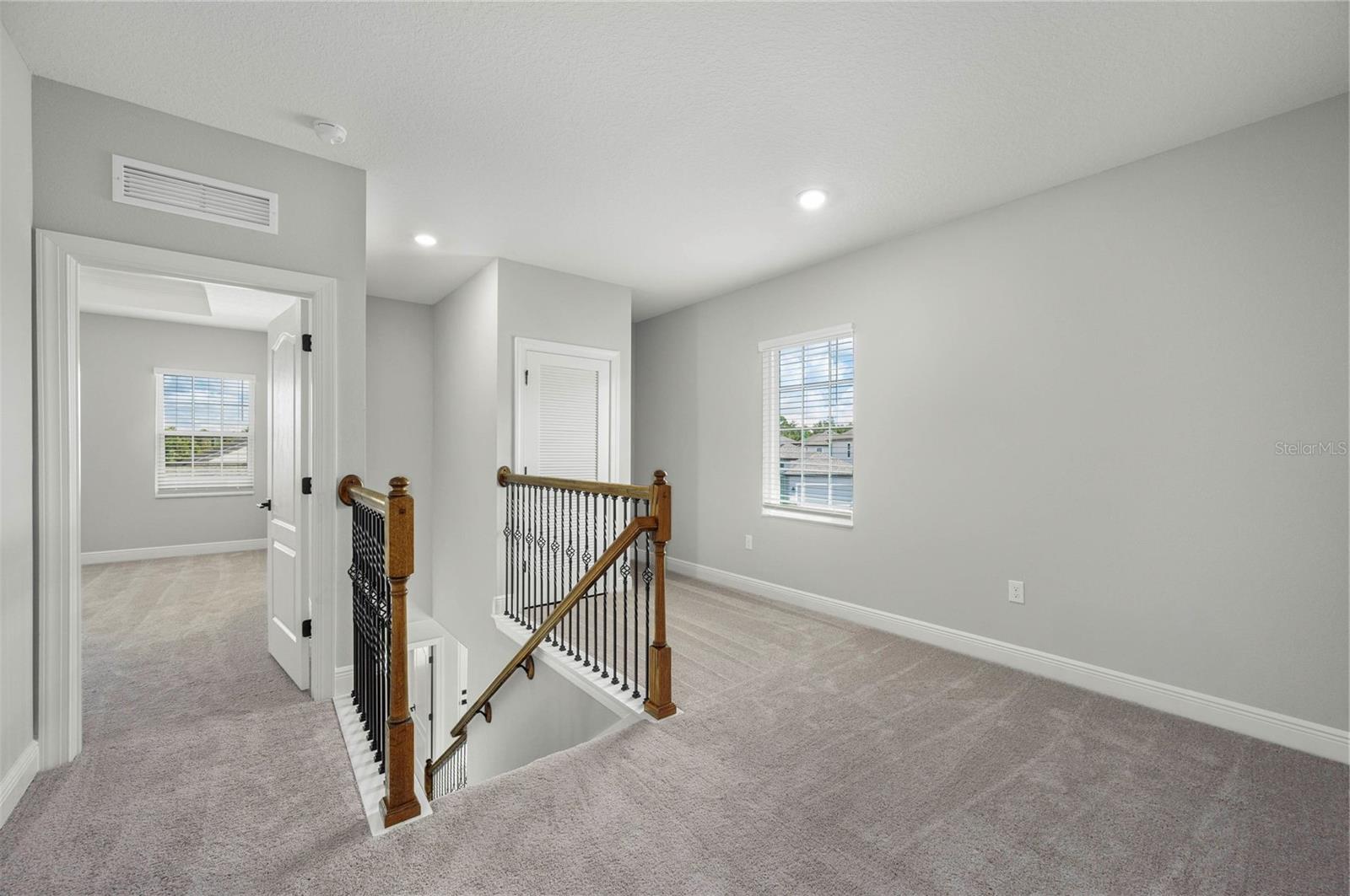 7883 Somersworth Dr Property Photo 4
