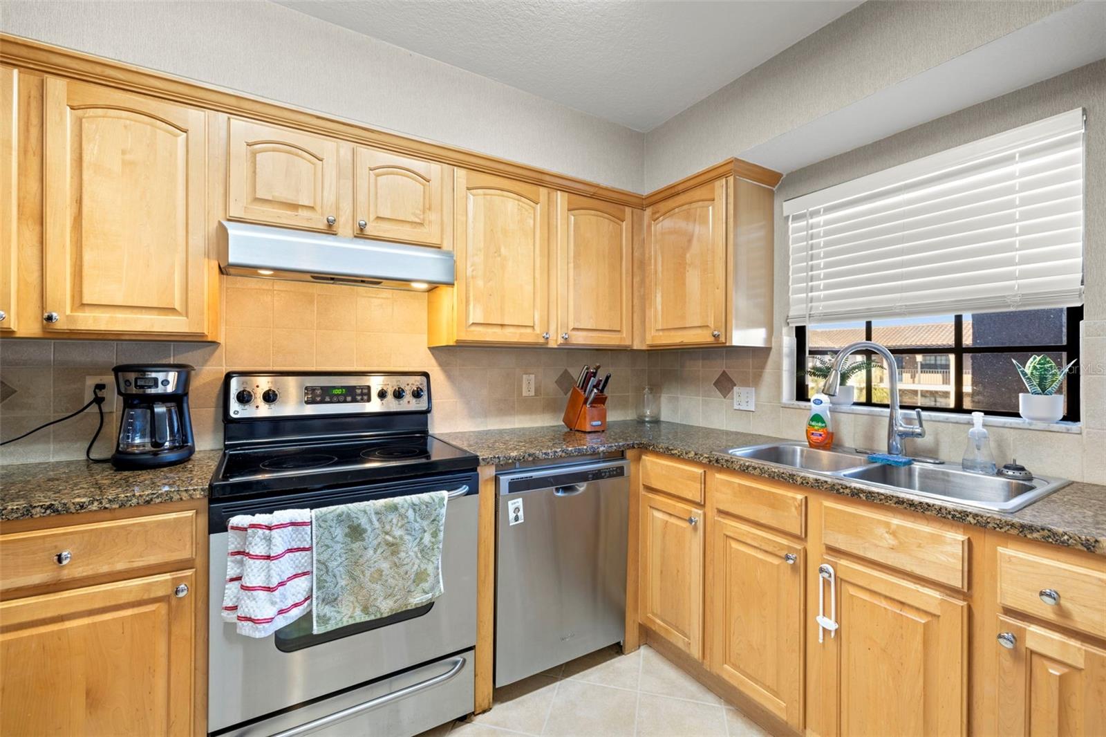 6100 Gulfport Blvd S #414 Property Photo 9