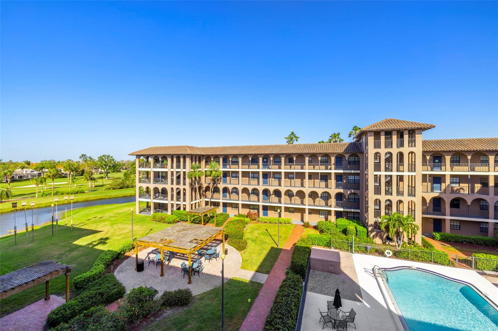 6100 Gulfport Blvd S #414 Property Photo 24