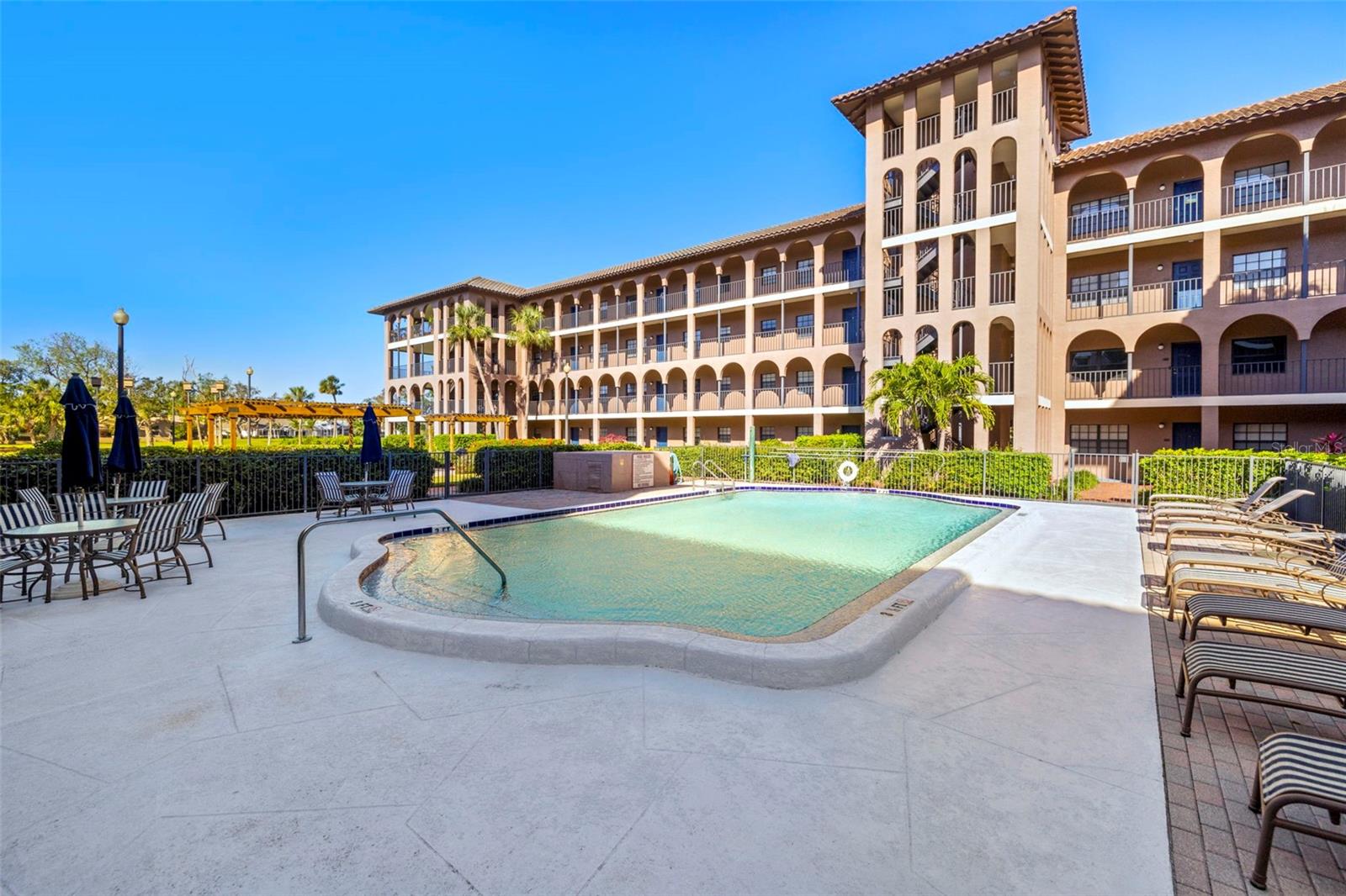 6100 Gulfport Blvd S #414 Property Photo 26