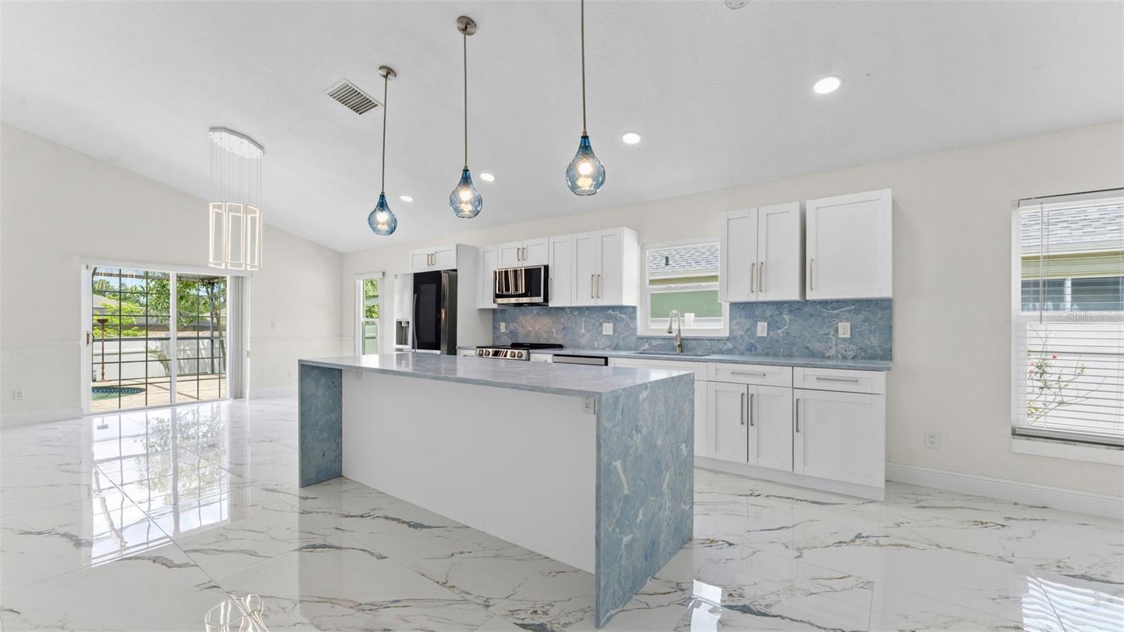 11708 Carrollwood Cove Dr Property Photo 3