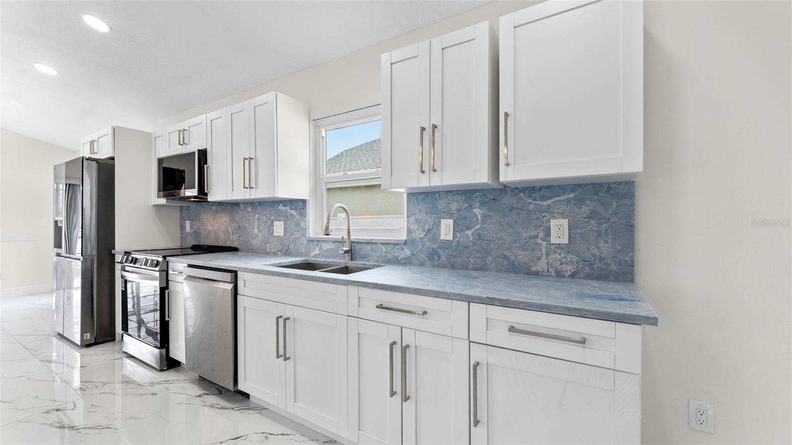 11708 Carrollwood Cove Dr Property Photo 4